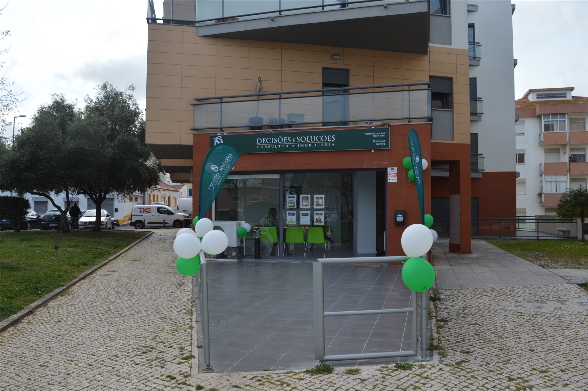 DECISÕES E SOLUÇÕES